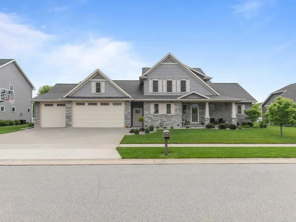 N8932 Harrisville Ct, Menasha, WI 54952