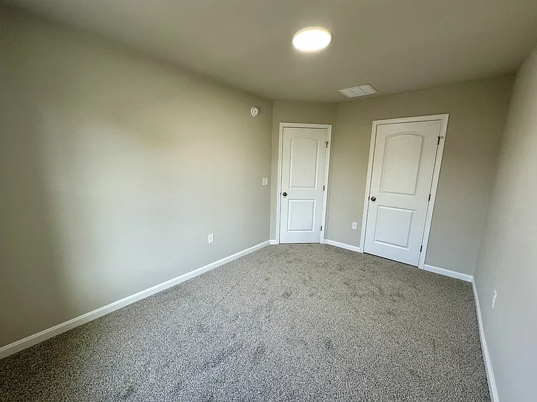 226 Rojan Rd — Photo 20