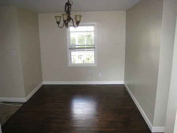 3rd image of 165 Saint James Dr