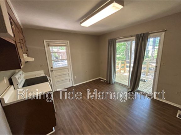 3rd image of 1308 Airport Ln SW