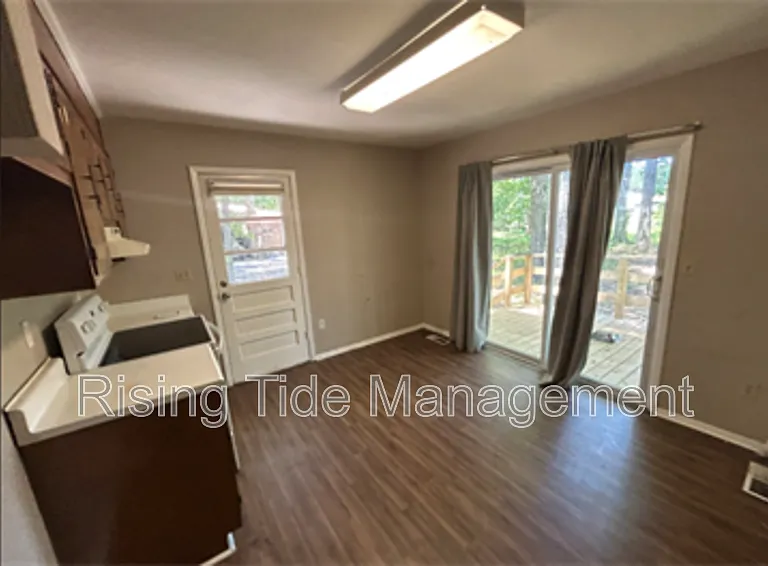 1308 Airport Ln SW — Photo 3