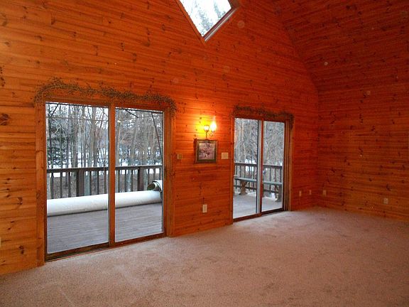 KNOTTY PINE TONGUE N GROOVE INTERIOR
