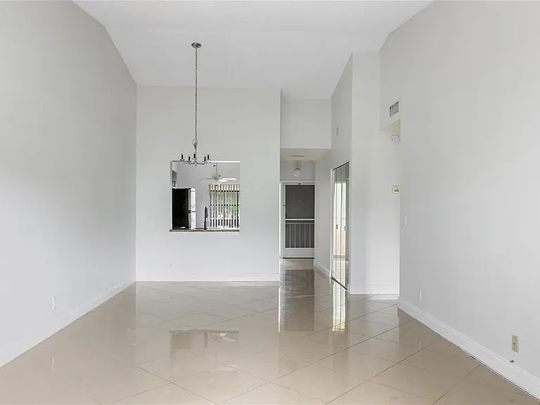 2067 SW 15th St #232 — Photo 13