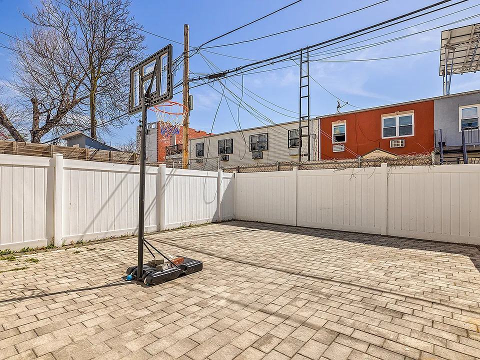 82 Bleecker St #1