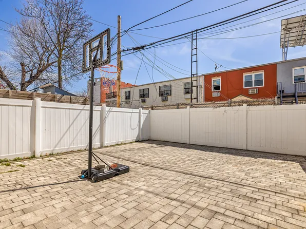 82 Bleecker Street image 1 of 13