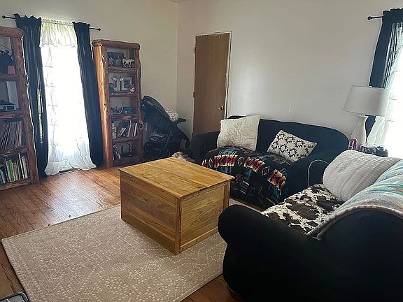 5th image of 102 E Chautauqua St