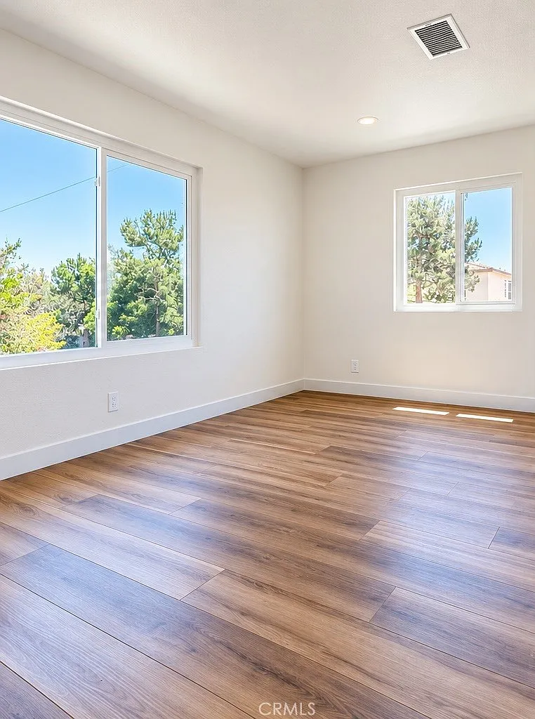 3 bed, 1150 sqft, $4,000 — Photo 3