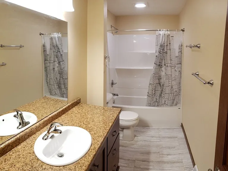 849-851 Abrams St — Photo 2