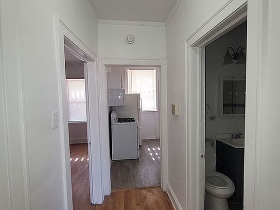 3rd image of 2649 W 61st St #1