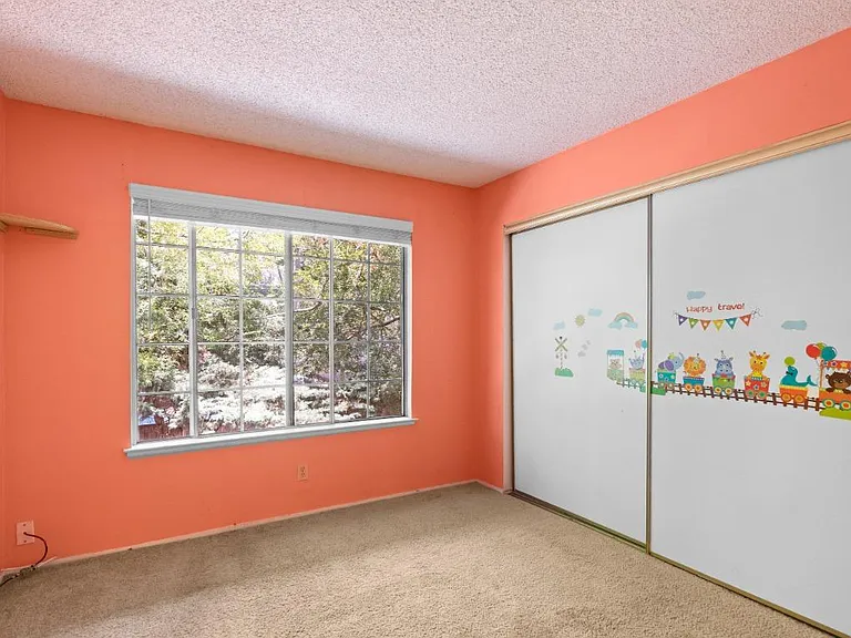 1083 Alta Mira Dr — Photo 9