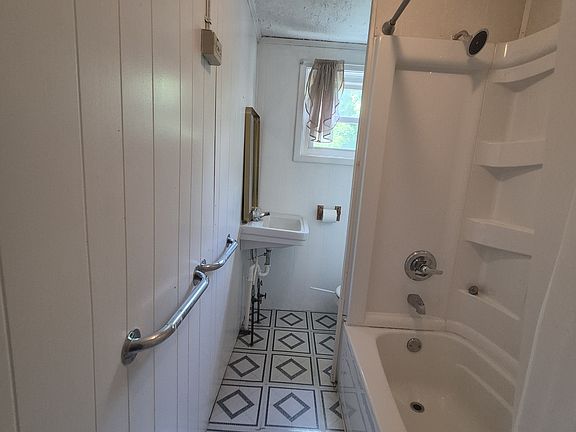 2nd image of 546 Main St #546