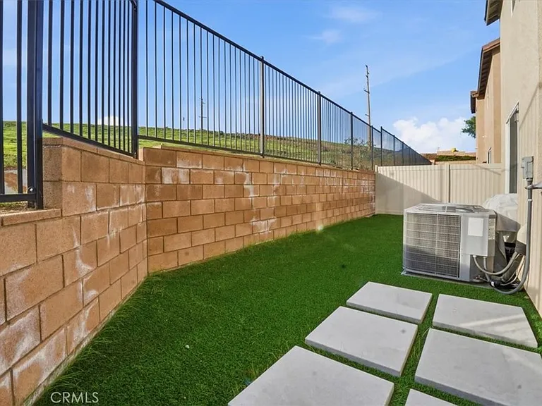 556 Enzo St — Photo 43