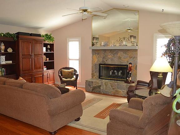 5th image of 1522 Kinsman Way