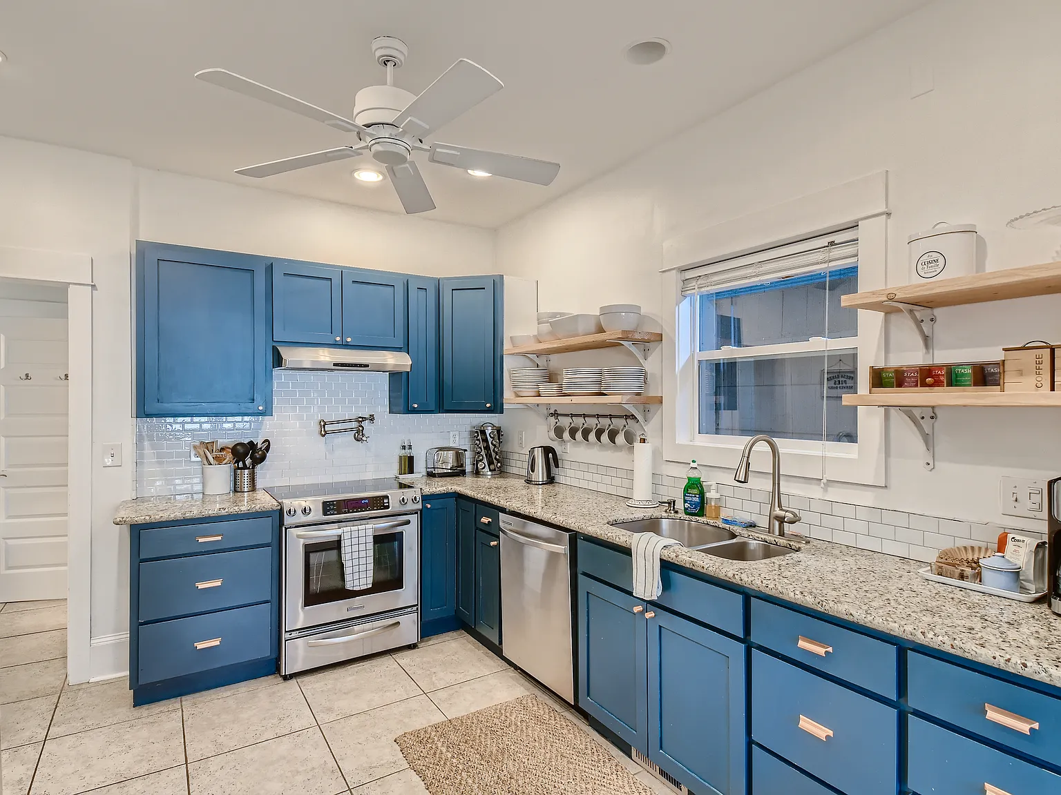 3 bed, 1200 sqft, $3,400 — Photo 4