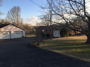 1300 Poplar Sprgs Barg Rd, Lexington, TN 38351