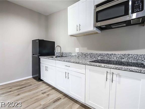 3rd image of 2201 Fairfield Ave #2