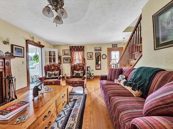 2nd image of 3511 Hillcrest Ave NW