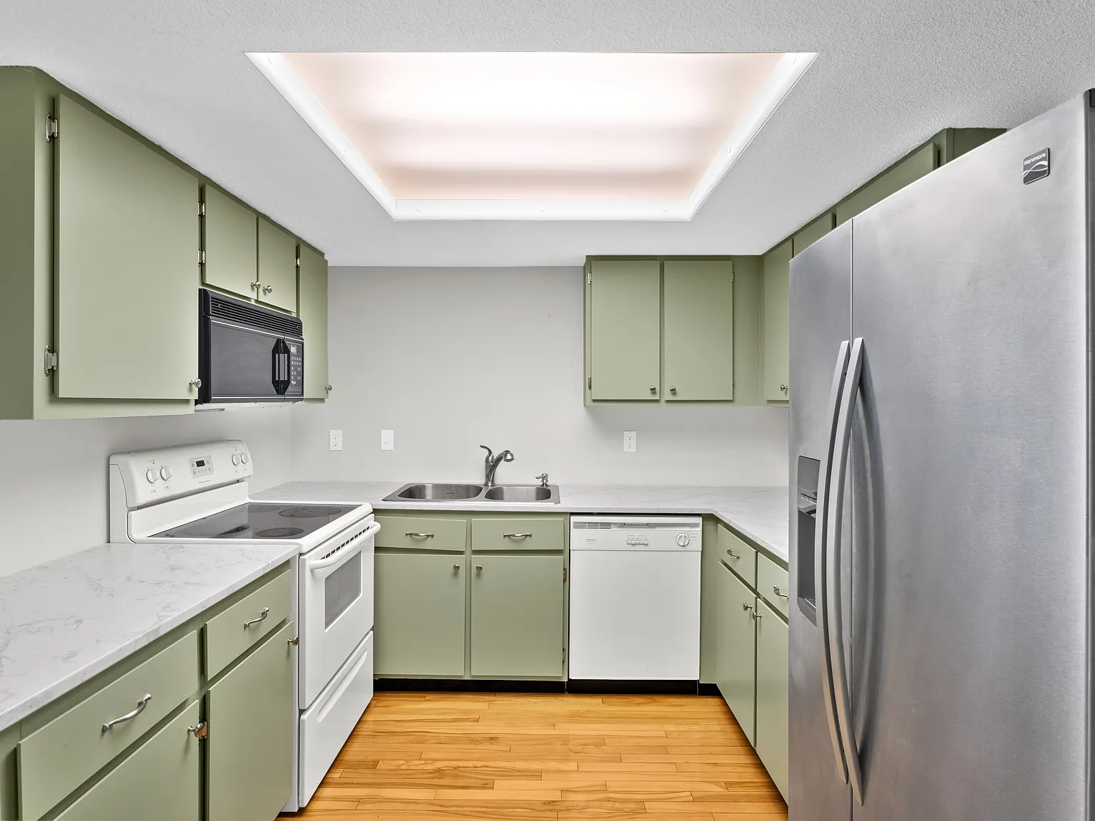 543 Fairways Dr Unit B - 1 — Photo 2