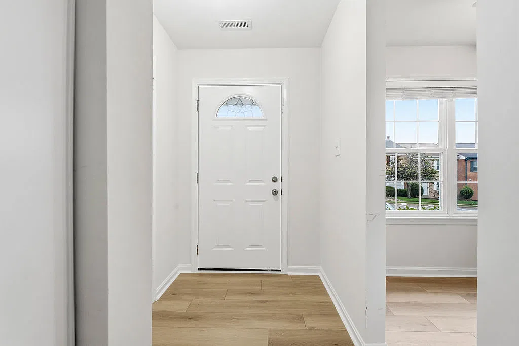 15586 Traverser Ct — Photo 4