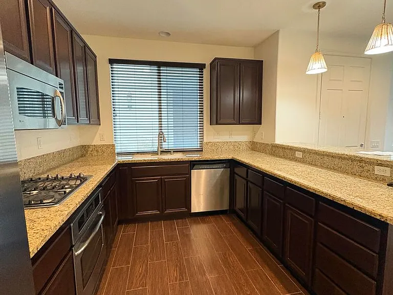 2122 Cantata Dr — Photo 6
