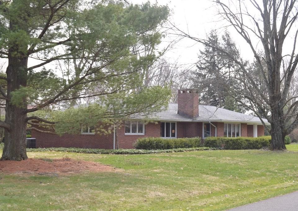 1st image of 31 Village Edge Dr