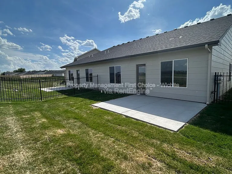 138 N Gowen St — Photo 6