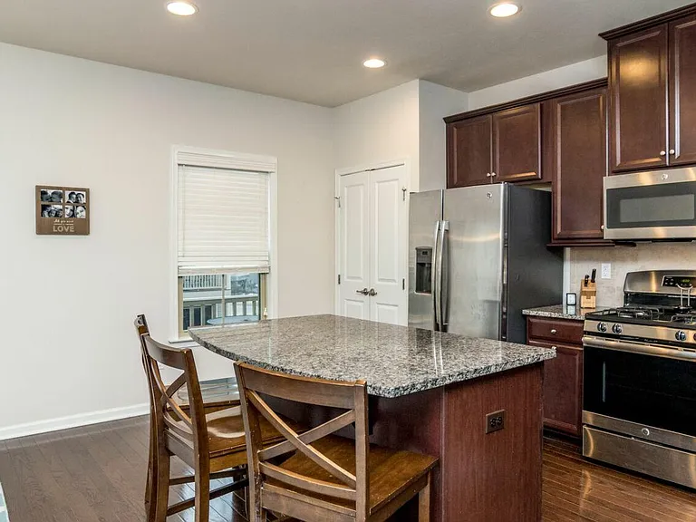 420 Fairmont Dr — Photo 5