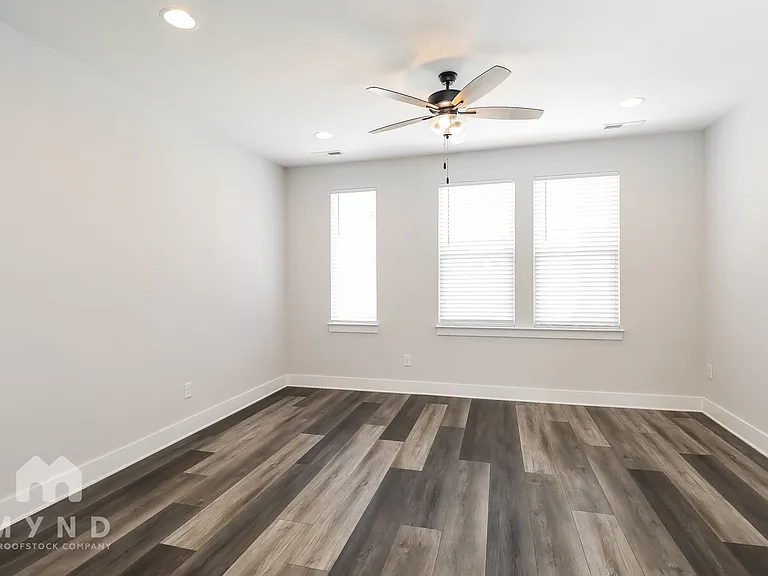 586 W End Dr — Photo 11