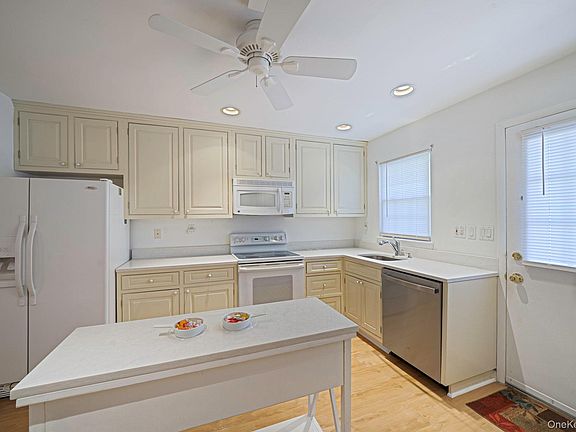 5th image of 323 A Woodbridge Drive