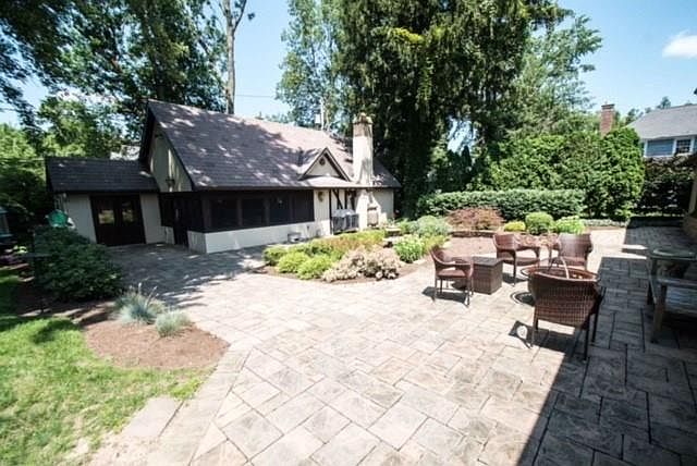 2nd image of 165 Pelham Rd