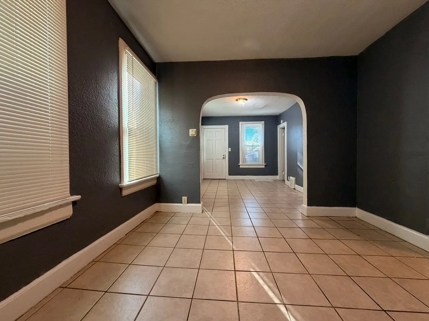 2 Bedroom Lower Duplex Milwaukee — Photo 2