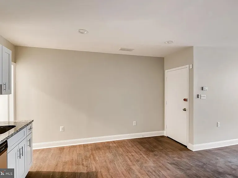 316 E 25th St #1 — Photo 13