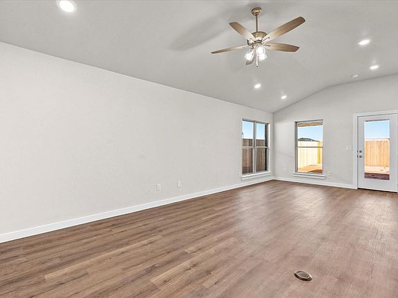 4th image of 2906 Cottonwood Ave