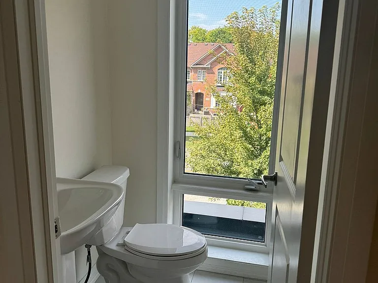 245 McLevin Ave W #7 — Photo 18