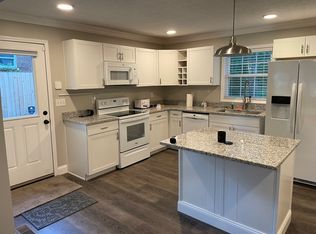 1037 Greenview Dr, Danville, KY 40422