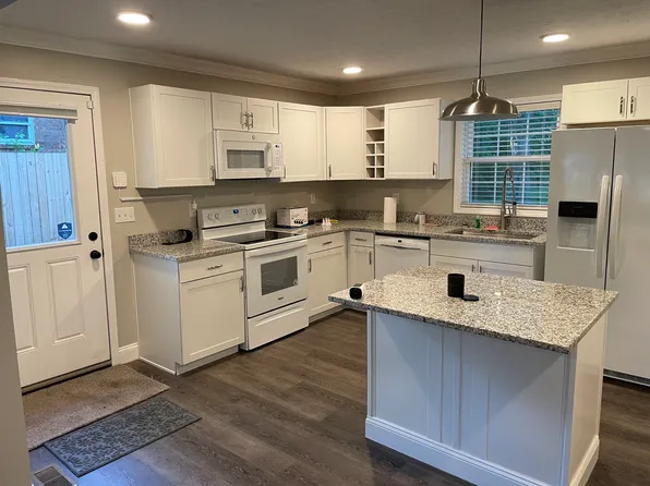 1037 Greenview Dr, Danville, KY 40422
