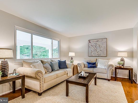 3rd image of 4966 Swinton Dr