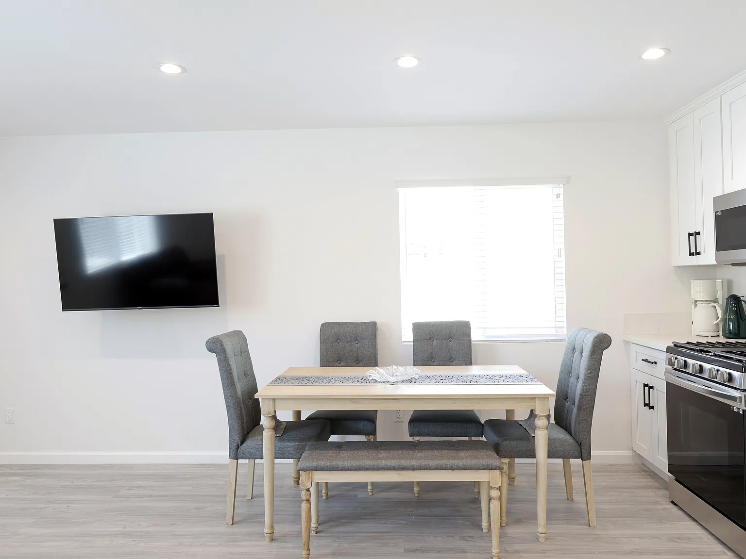 3 bed, 1200 sqft, $4,000 — Photo 2