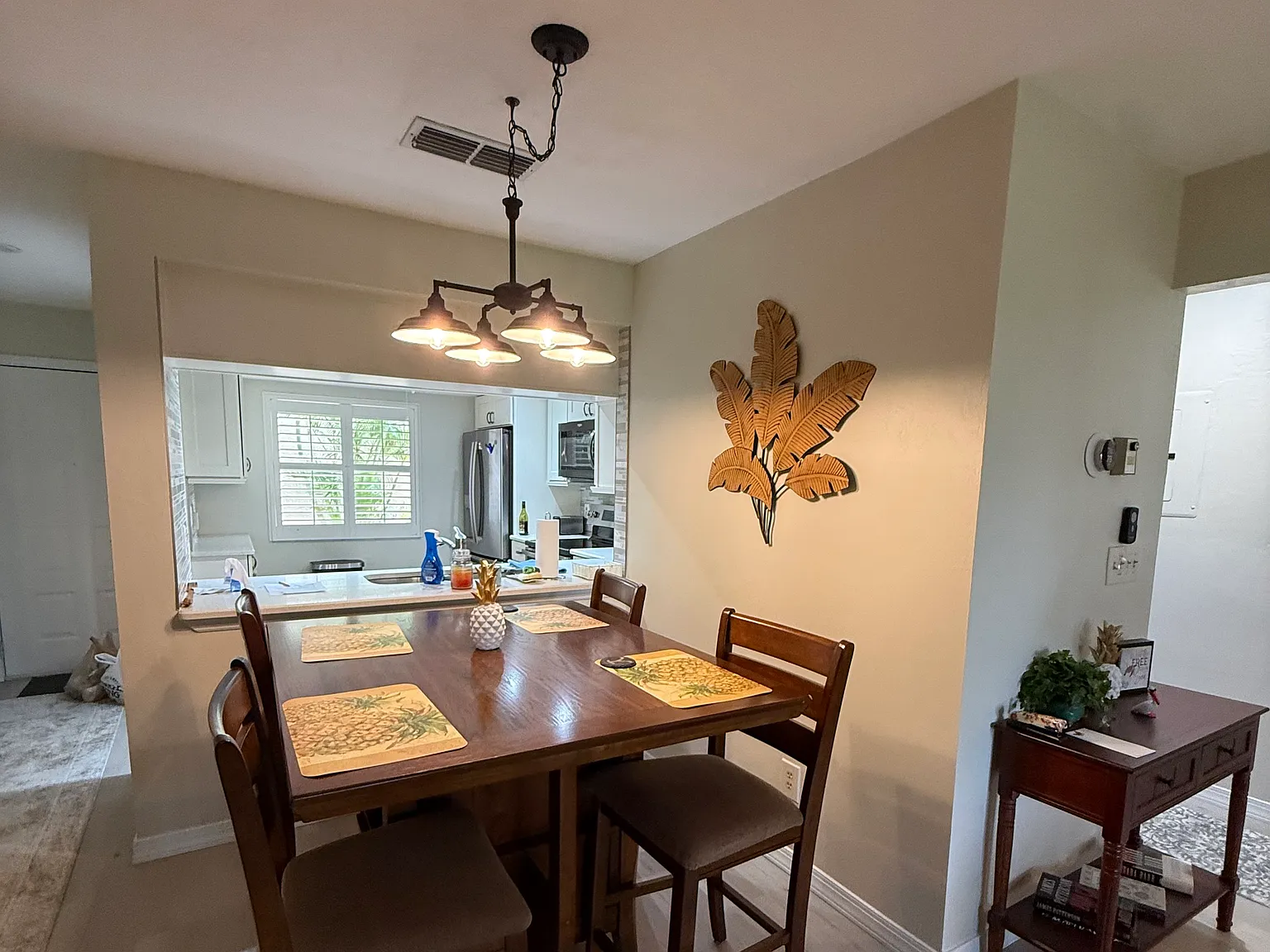 2 bed, 1050 sqft, $3,900 — Photo 2