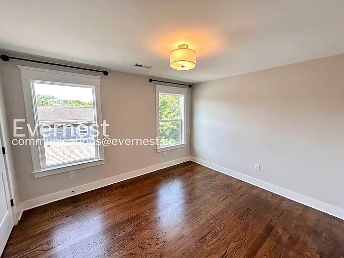 2146 Burns St — Photo 12