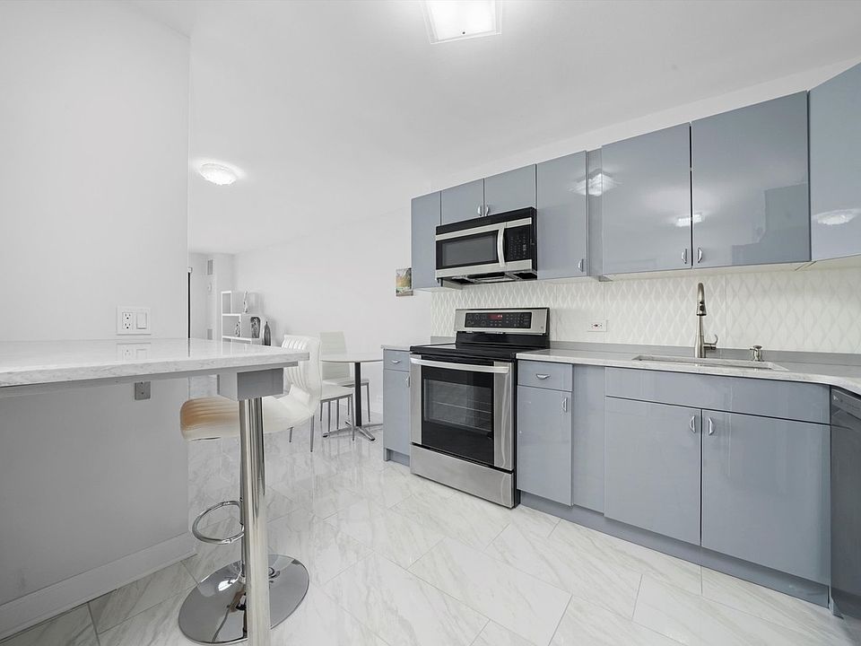 1st image of 2020 N Lincoln Park W APT 25B