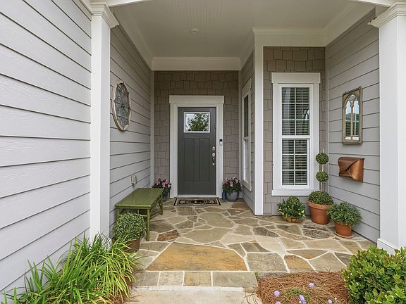 3rd image of 1020 Lake Terrace Bnd
