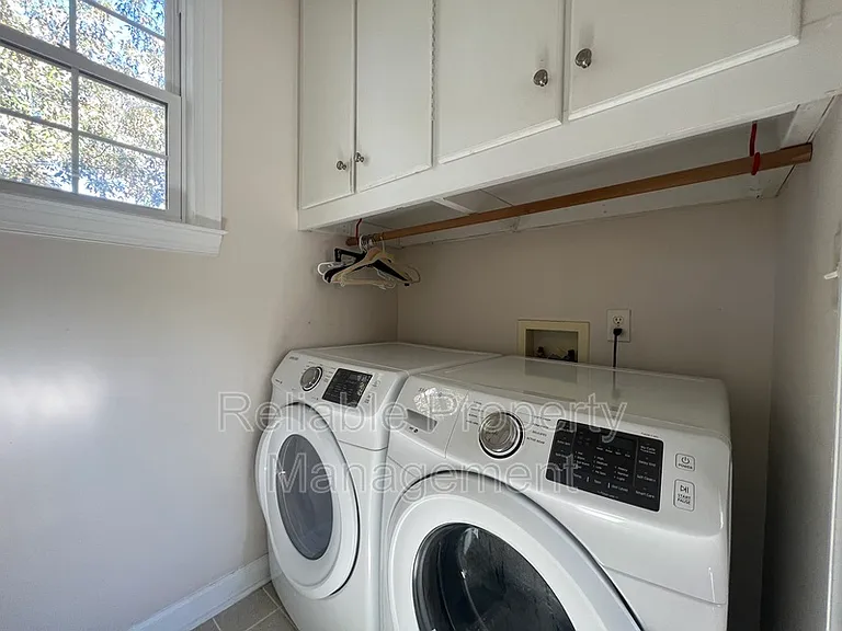 1004 Melville Ln — Photo 13