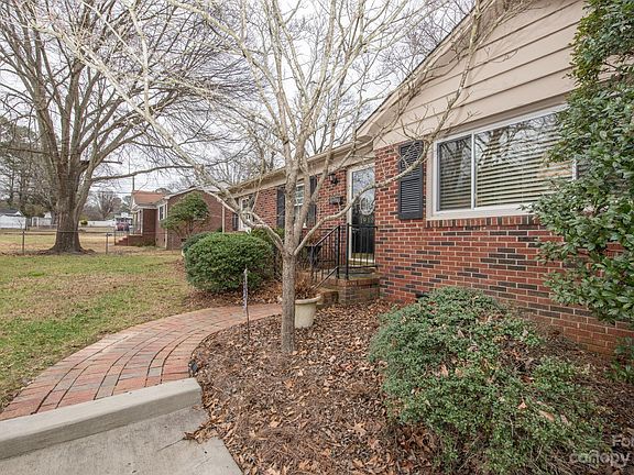 5th image of 1913 Old West Ln