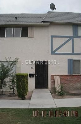 1st image of 206 Greenbriar Townhouse Way