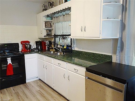 4th image of 1103 Irving Ave