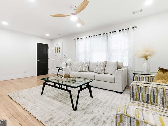 3rd image of 1903 S Columbia Pl