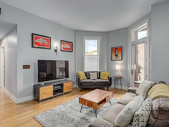 5th image of 1326 Vine St Unit E