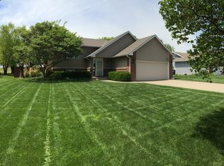 1221 Redbud Ct, Halstead, KS 67056