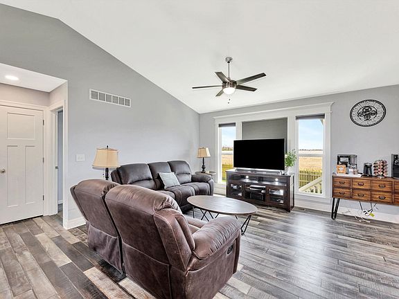 4th image of 415 Aurora Ct